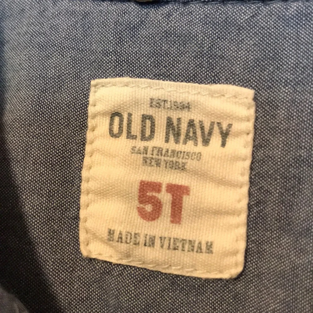Old Navy classic preppy blue chambray denim shirt poplin size 5T button down EUC